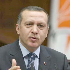 “Kupayı değil ama teknik direktörünüzü aldık”