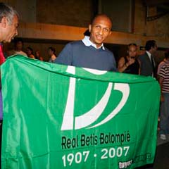 Aurelio imzayı attı