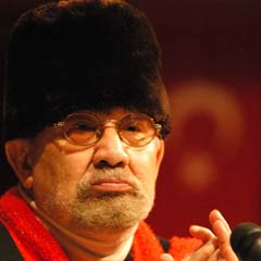 Bu adam kime çalışıyor?