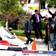 'Sakal kadar sizin başınıza taş düşsün e mi!'