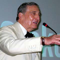 Evlattan 'redd-i bıyık'