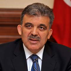 İki vefat haberini birden aldı