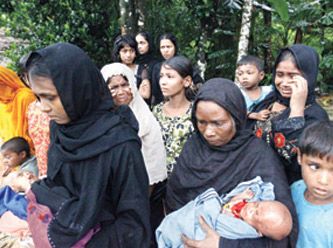 Arakan'da camileri kapattılar, imamları astılar!