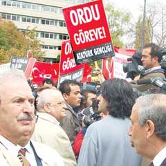 Darbeci rektörler panikte