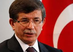 Davutoğlu'na 'altın kavuk' ödülü verildi