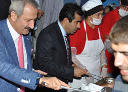 Çağlayan, iftar çadırında yemek dağıttı