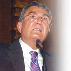 Baykal'a 'devekuşu' benzetmesi