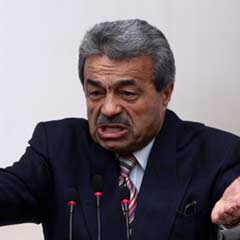 Kamer Genç, soru önergelerinde ısrarlı
