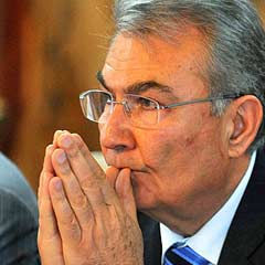 Sosyalist Enternasyonal yerine 'Dut festivali'