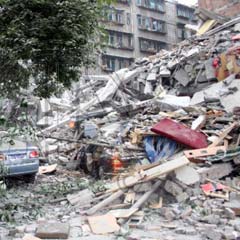 Çin deprem kasabasını mühürledi