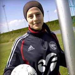 'Başörtüsüyle değil, yeteneğiyle ilgileniyoruz'