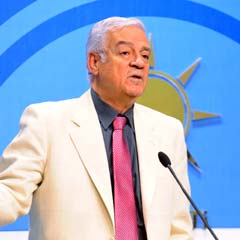 'Devrimler bir nevi darbedir'
