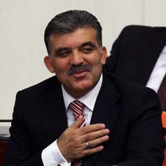 Gül'den millilere tebrik