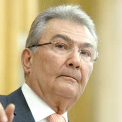 Baykal, Milli Takım'ı SMS ile kutladı