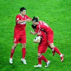 En güzel manşeti kim attı?