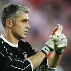 Yunan kaleci Nikopolidis futbolu bırakıyor