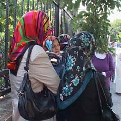 Başörtülü anneleri içeri almadılar