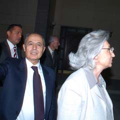 Sezer'e övgü yağdırmışlar