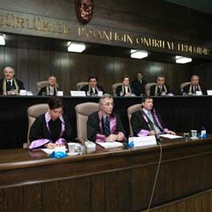 Anayasa Mahkemesi çatırdıyor
