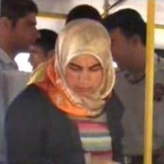 Servis aracında örtü zulmü