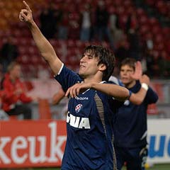 Cale'den 4 yıllık imza