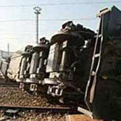 Çin'deki deprem bölgesinde tren devrildi: 1 ölü