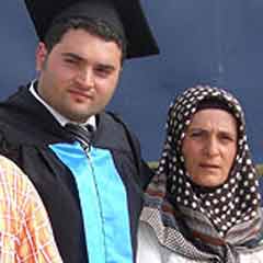 Başörtülü anneyi ağlattılar