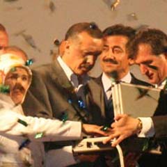 Başbakan yeğeninin nişanına katıldı