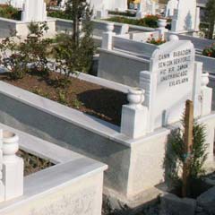 Tek delilleri mezar taşları