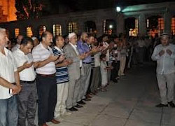 Myanmar ve Suriyeliler için gıyabi cenaze namazı