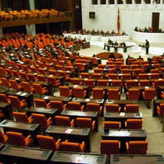 'Dinleme' komedisi Meclis gündeminde