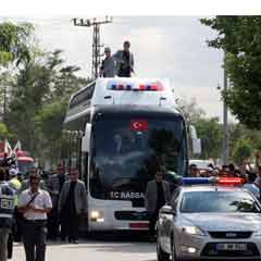 DTP'lilere rağmen Erdoğan'a sevgi gösterisi