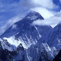 Everest'te Helikopter Düştü