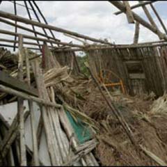Filipinler'de tropikal fırtına: 37 ölü