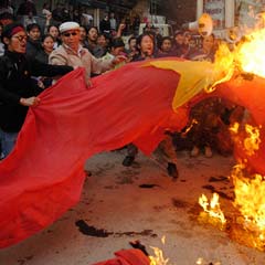 Tibet'ten Çin'e 'deprem' jesti