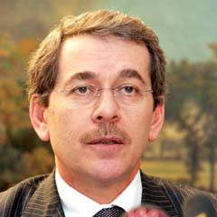 'Latif abi' dur durak bilmiyor