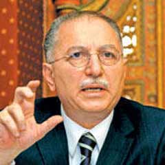 İİT Genel Sekreteri İhsanoğlu Kosova’da