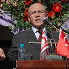 Talat, Güney Kıbrıs'a geçti