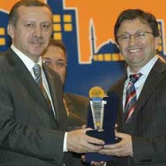 Başbakandan projelerde birincilik ödülü aldı