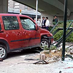Sarhoş sürücü yolcu durağına girdi: 6 ölü