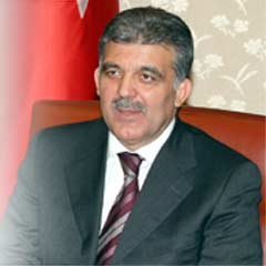 Gül bu kez 'dışarıdakileri' ağırladı