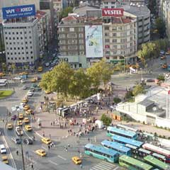 Atatürk, Taksim'de anıldı