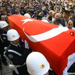 Niğde şehidine ağladı