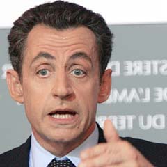Sarkozy 'Bedevilerle' iş tuttu!