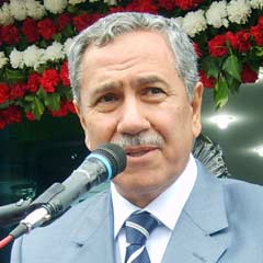 Arınç'tan 'sıradışı' mesajlar