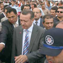 Erdoğan, esnafı ziyaret etti