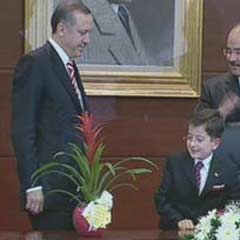 Başbakan Erdoğan koltuğu devretti