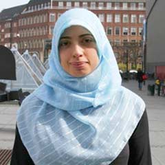 Avrupa'da başörtülü ilk milletvekili