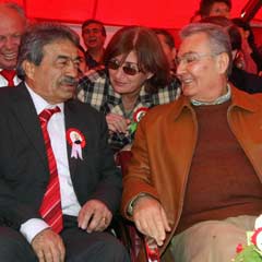 Aralarından su sızmıyor