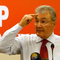 Baykal'ın köşk protestosu sürüyor